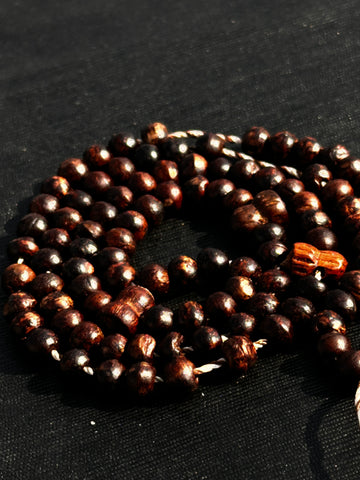 Oud Wood Tasbih – Premium Oud Fragrance Prayer Beads